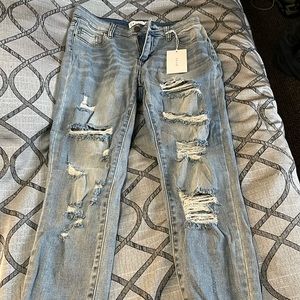 NWT! Cello Distressed Skinny Jeans.